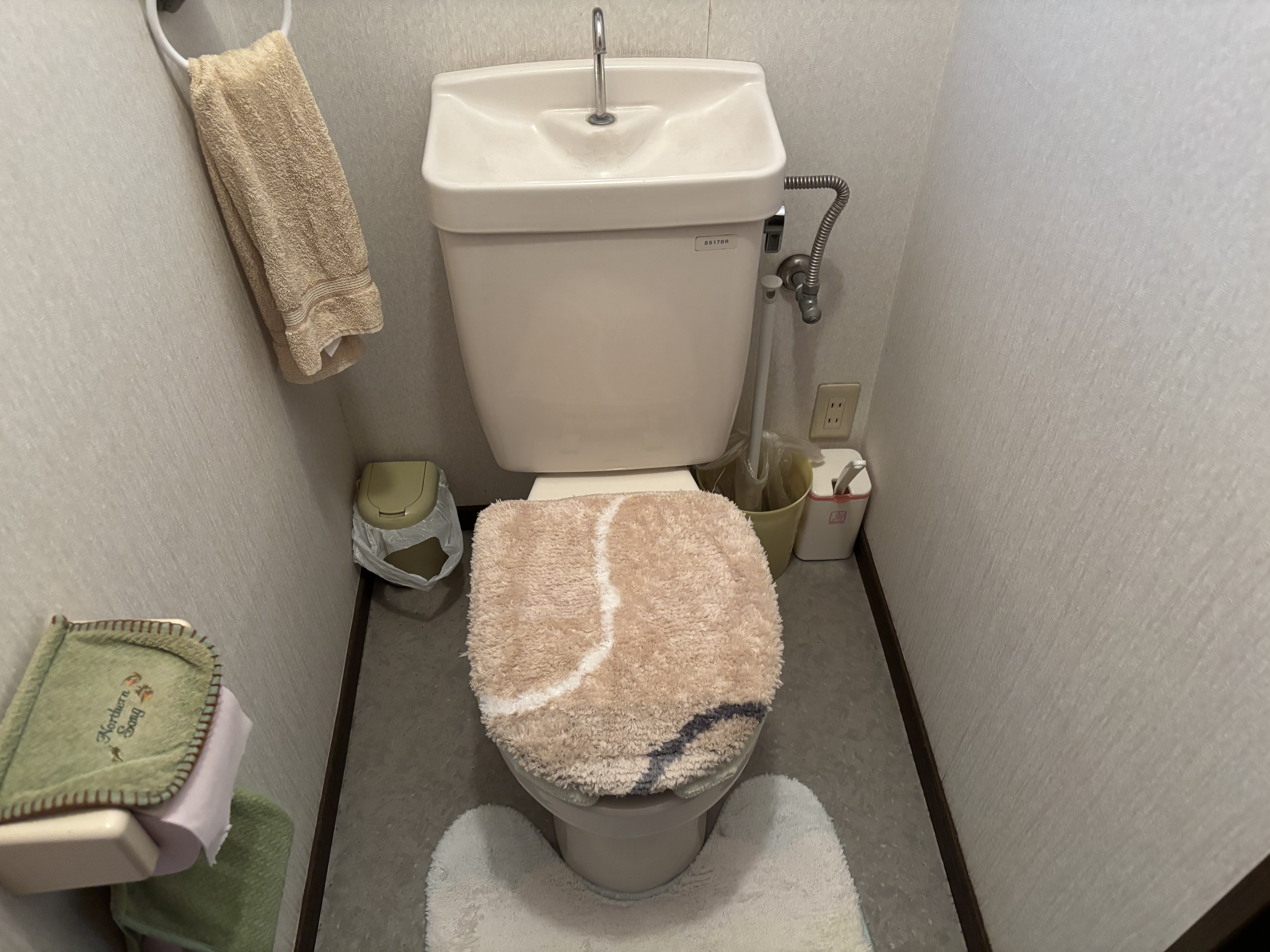 大分市M様　トイレ　便器YBC-Z30H/YDT-Z380H　温水洗浄便座CW-KA31　LIXILトイレ交換施工事例工事前写真