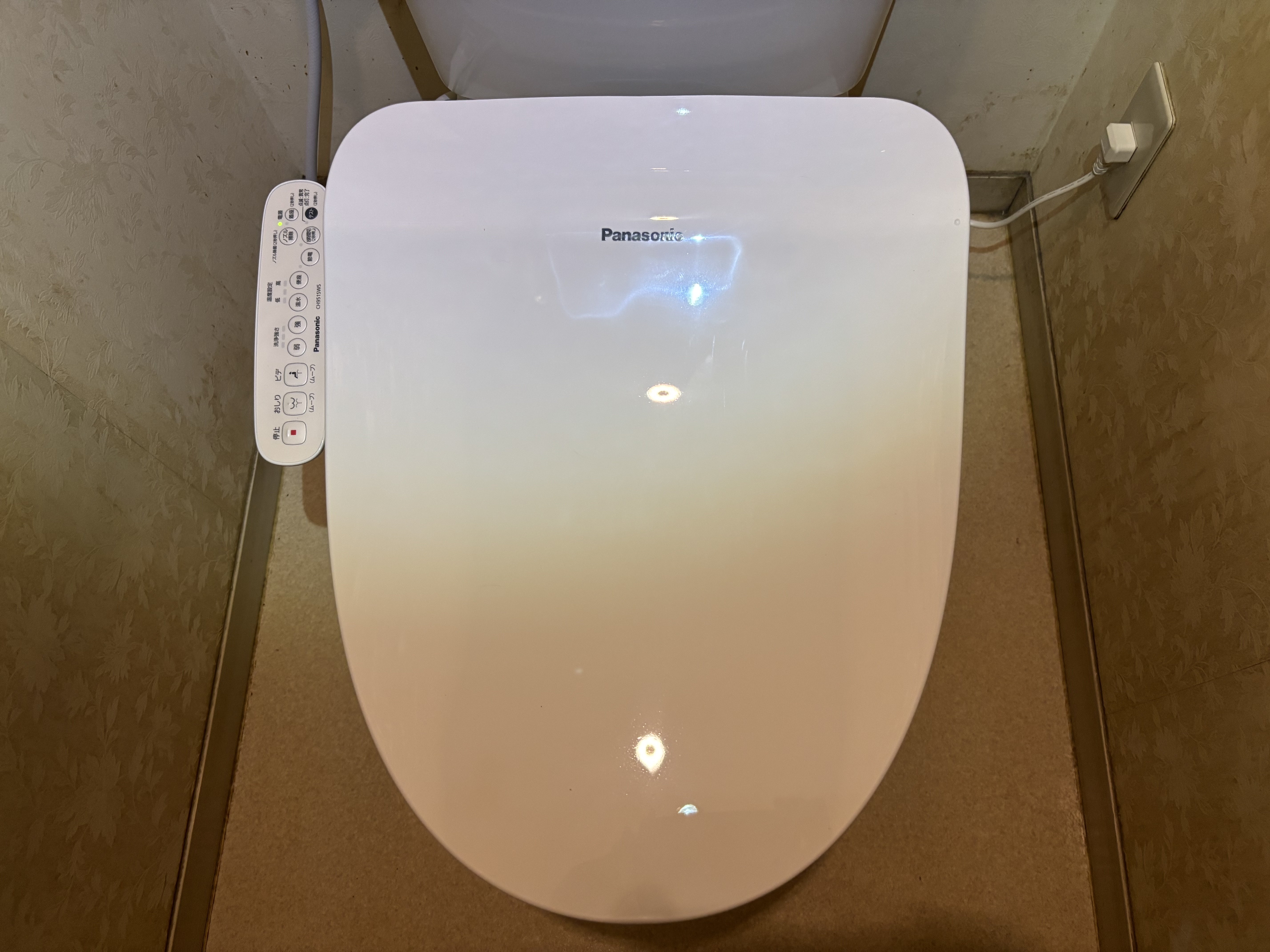 大分市T様邸　YBC-Z30H/YDT-Z380H　LIXILアメージュ便器リトイレ　CH951S　パナソニック温水洗浄便座交換事例工事後写真2