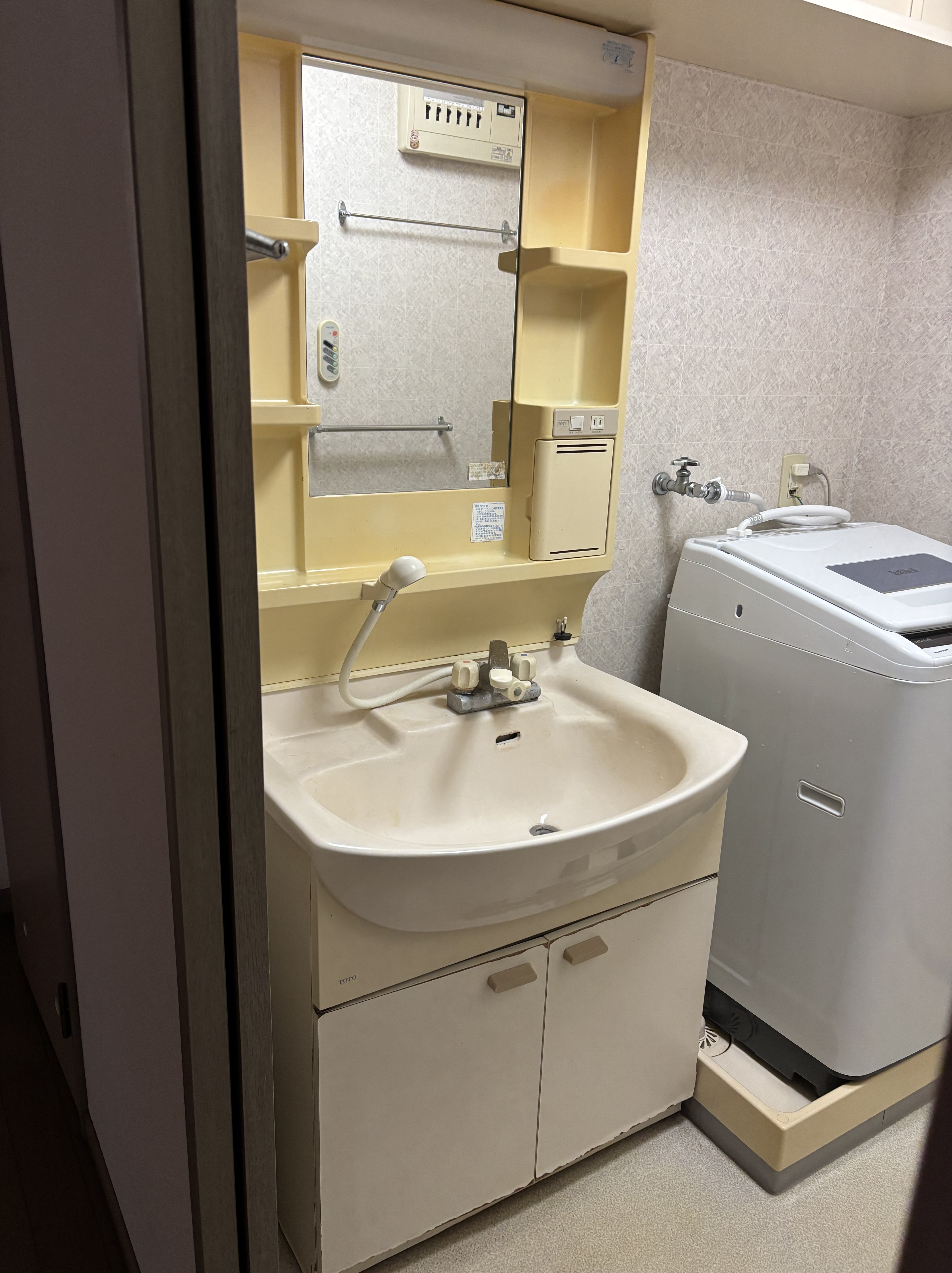 大分市N様邸洗面台TOTOサクア交換施工事例工事前写真