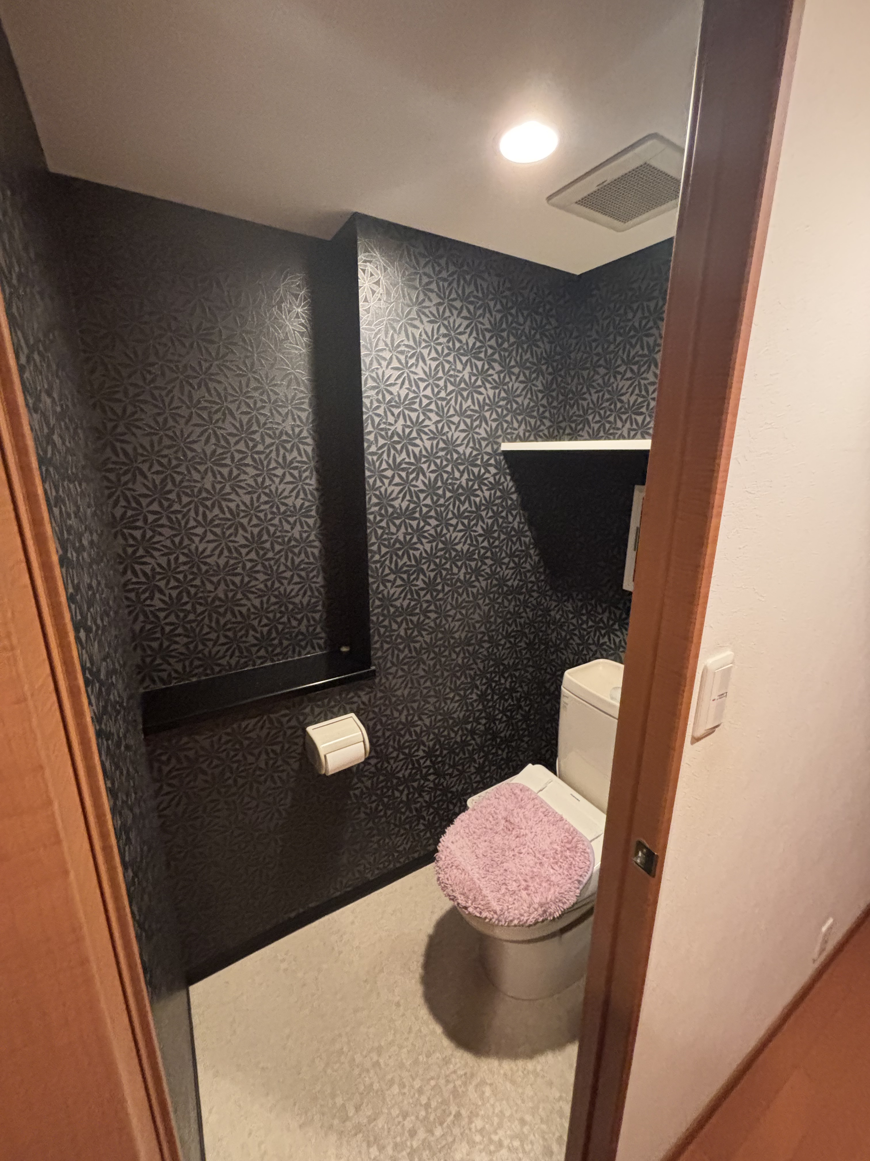 大分市K様邸トイレリフォーム施工事例工事前写真2