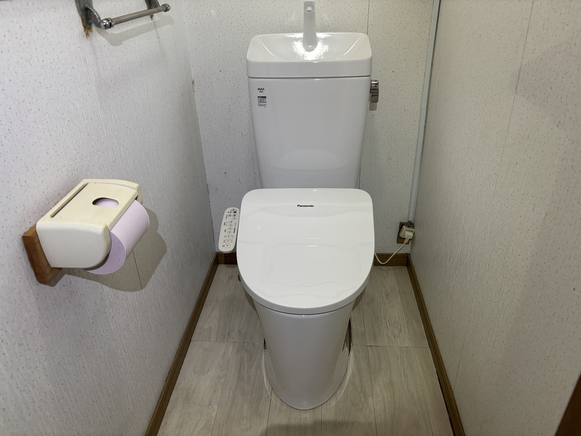 大分市M様邸トイレ交換 アメージュ便器リトイレ+CH951S施工事例工事後写真