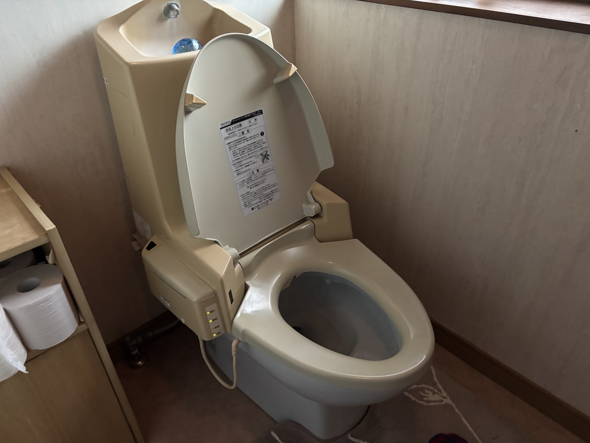 大分市I様邸TOTOピュアレストQR+アプリコットF1A　便器交換施工事例工事前写真