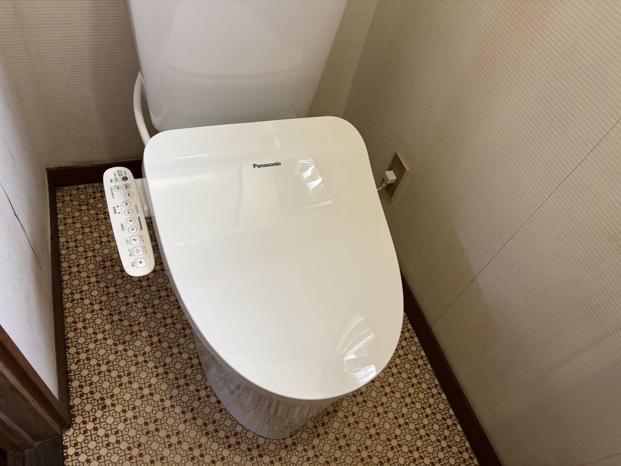 大分市H様邸アメージュ便器+CH951S　隅付便器～組合せ便器交換施工事例工事後写真3