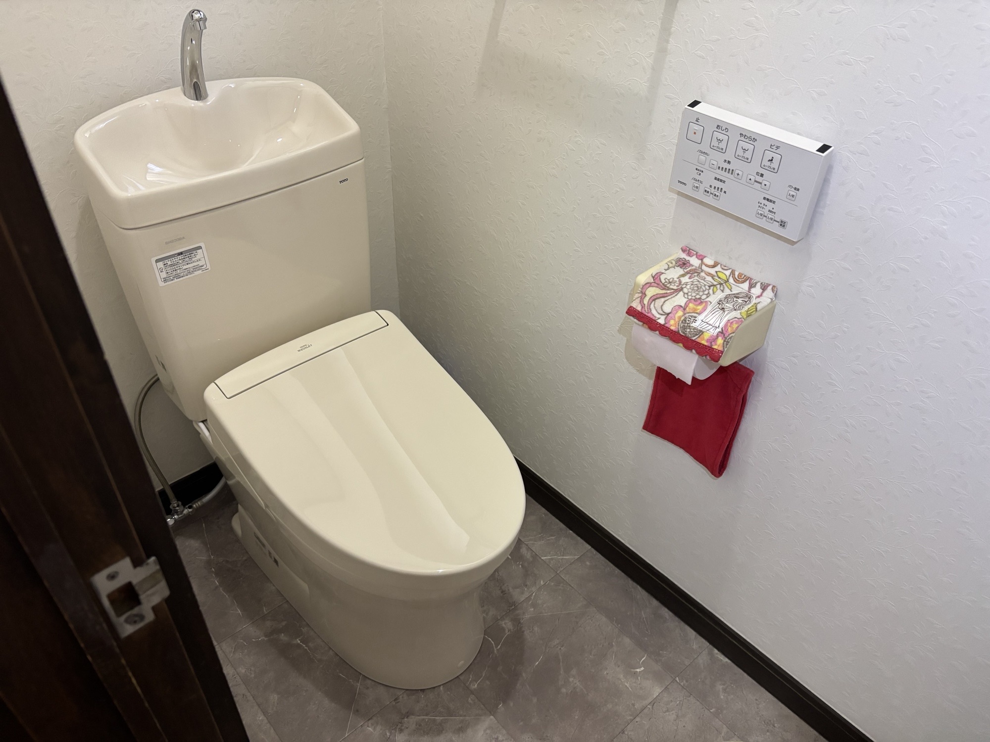 大分市A様邸トイレ交換・床クッションフロア張替 ピュアレストQR+SS2交換施工事例工事後写真