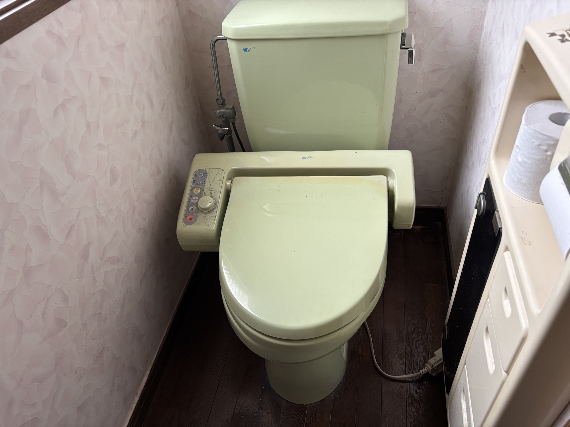 大分市N様邸トイレ交換施工事例 LIXIL便器・タンク、パナソニック温水洗浄便座工事前写真