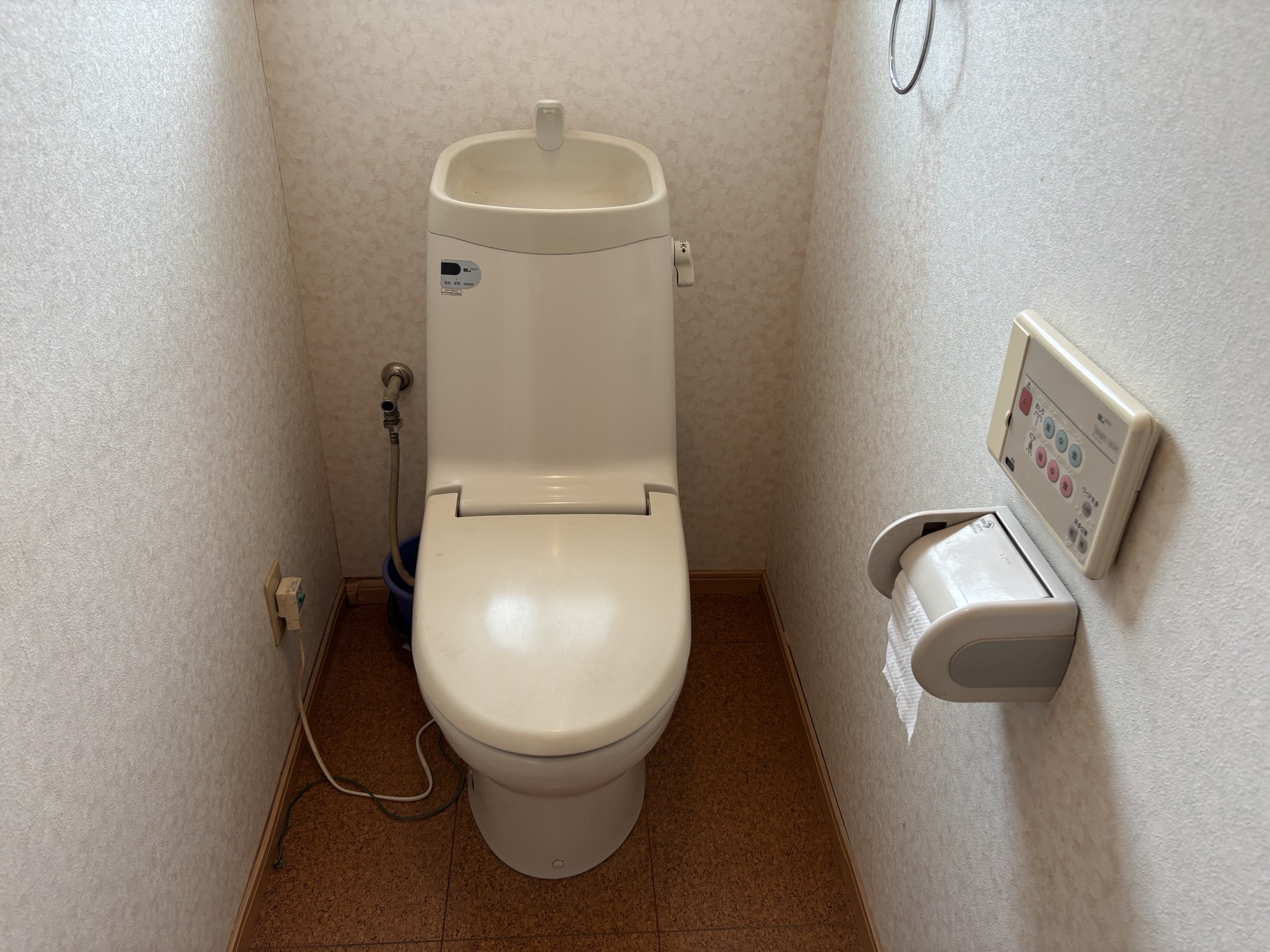 大分市W様邸トイレ アメージュシャワートイレZ2交換施工事例工事前写真