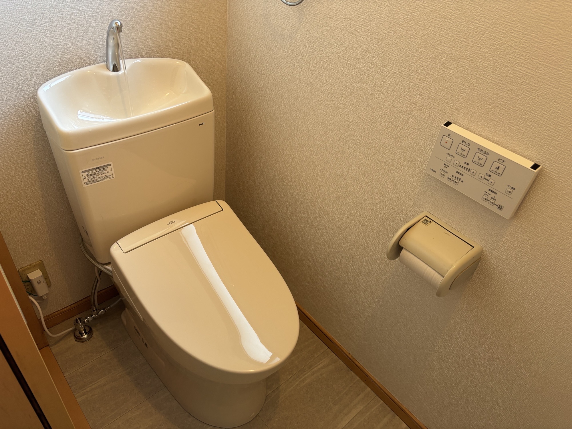 大分市I様邸トイレ交換及び内装交換施工事例工事後写真