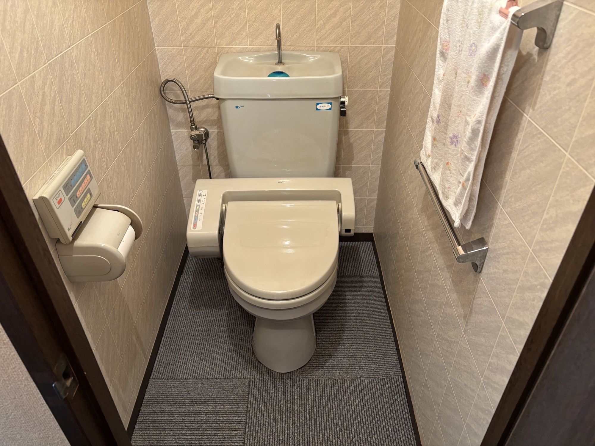 大分市K様邸トイレ交換施工事例 LIXILアメージュ便器リトイレ+LIXIL CW-D11工事前写真
