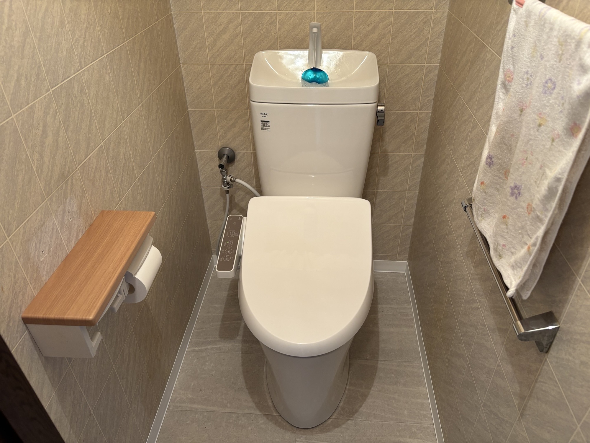 大分市K様邸トイレ交換施工事例 LIXILアメージュ便器リトイレ+LIXIL CW-D11工事後写真