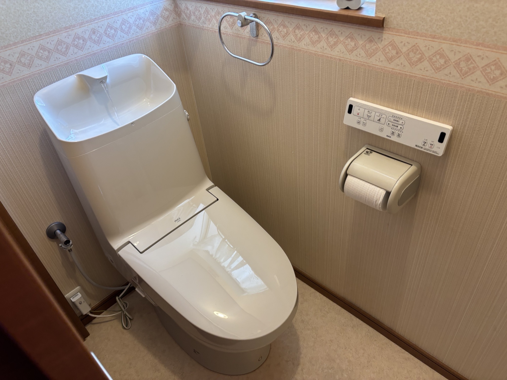 大分市W様邸一体型便座機能部交換工事施工事例　LIXILアメージュシャワートイレ機能部工事後写真