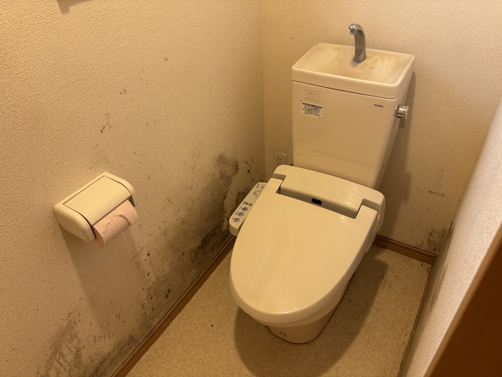 大分市S様邸トイレ交換 TOTOピュアレストQR+SS2+内装パック施工事例工事前写真