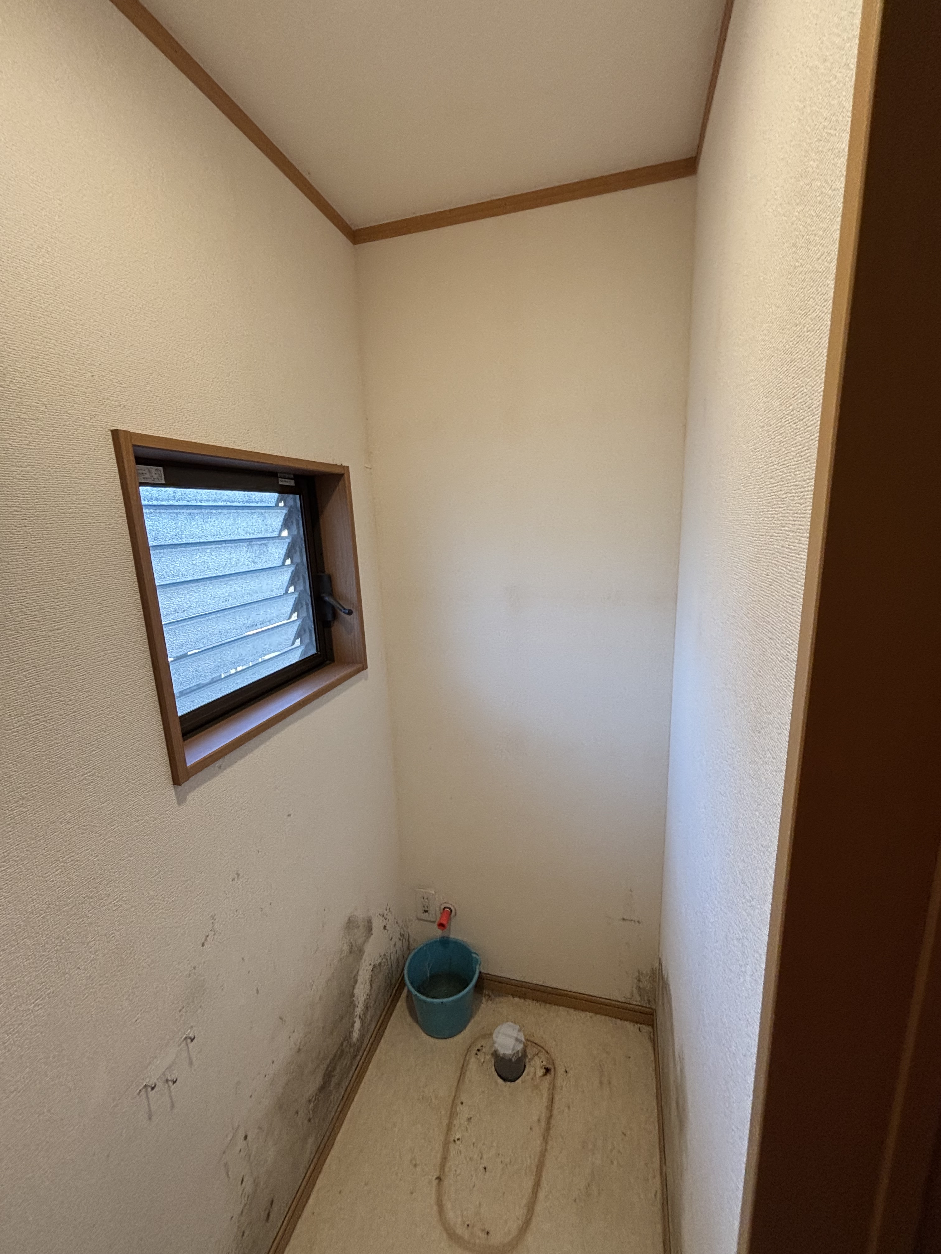 大分市S様邸トイレ交換 TOTOピュアレストQR+SS2+内装パック施工事例工事前写真2
