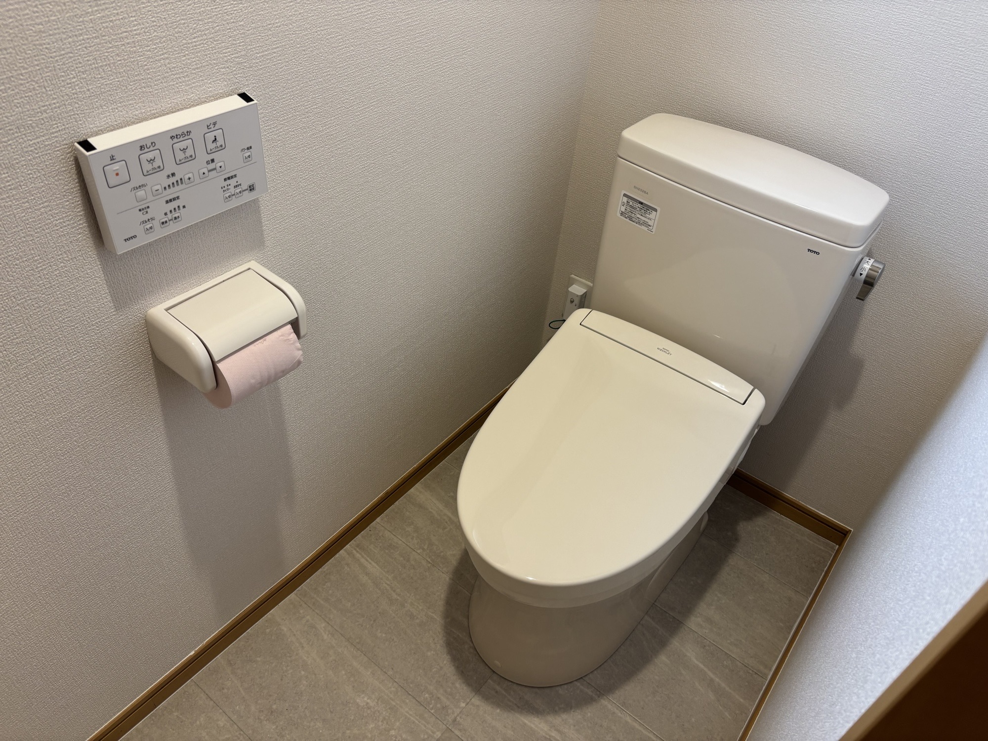 大分市S様邸トイレ交換 TOTOピュアレストQR+SS2+内装パック施工事例工事後写真