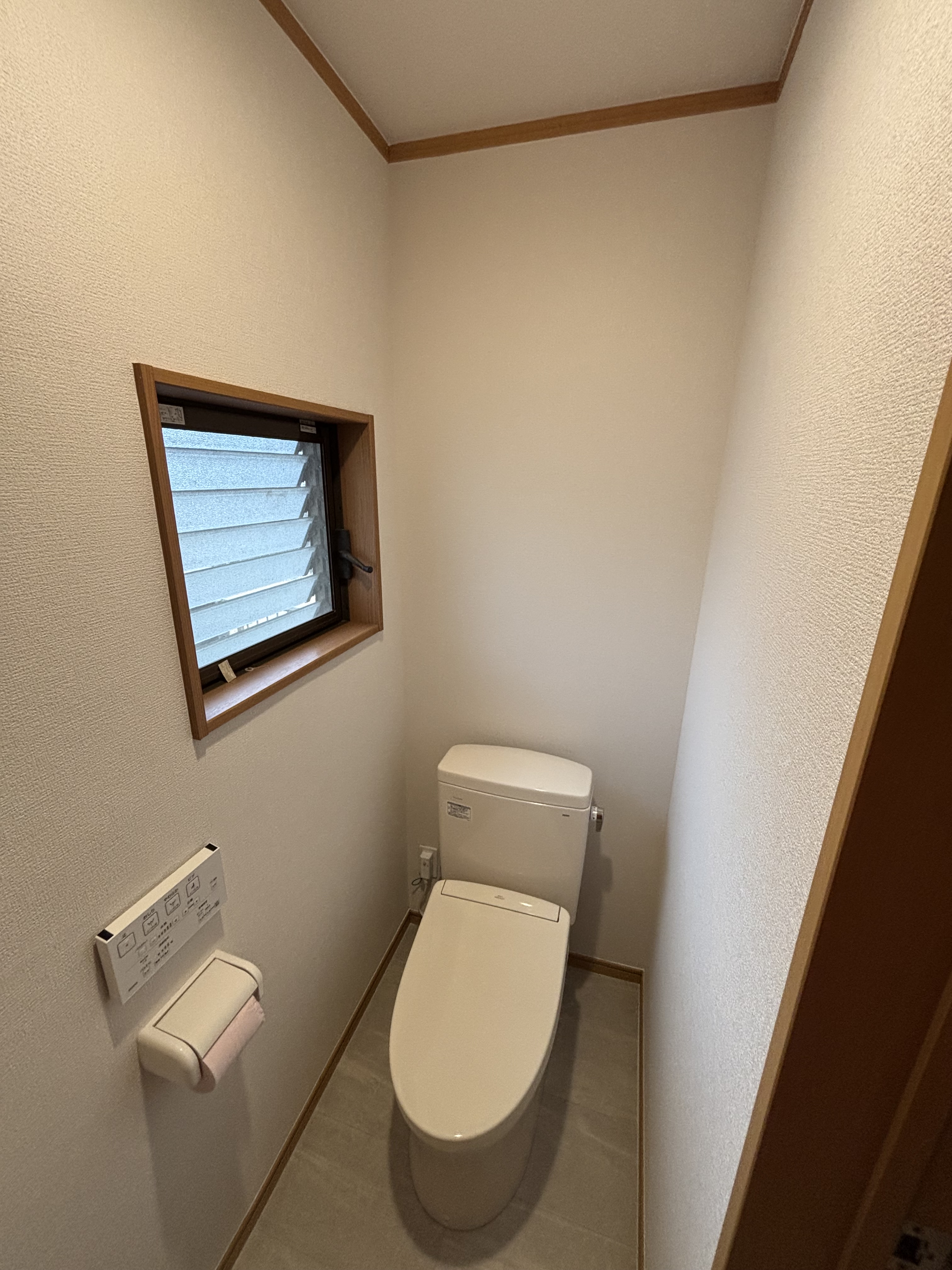 大分市S様邸トイレ交換 TOTOピュアレストQR+SS2+内装パック施工事例工事後写真2