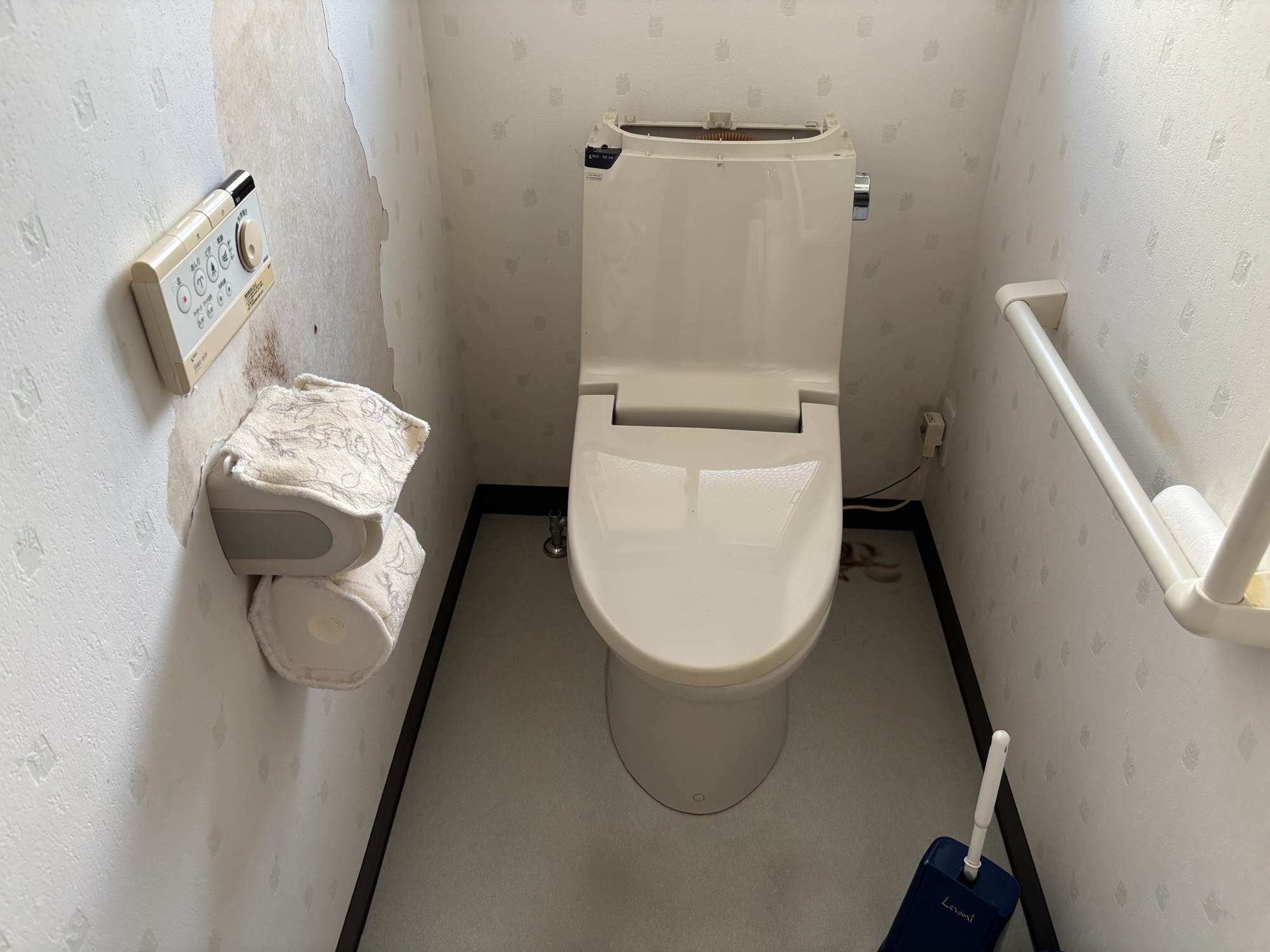 大分市K様邸トイレ　TOTOピュアレストQR+SS2交換工事前写真