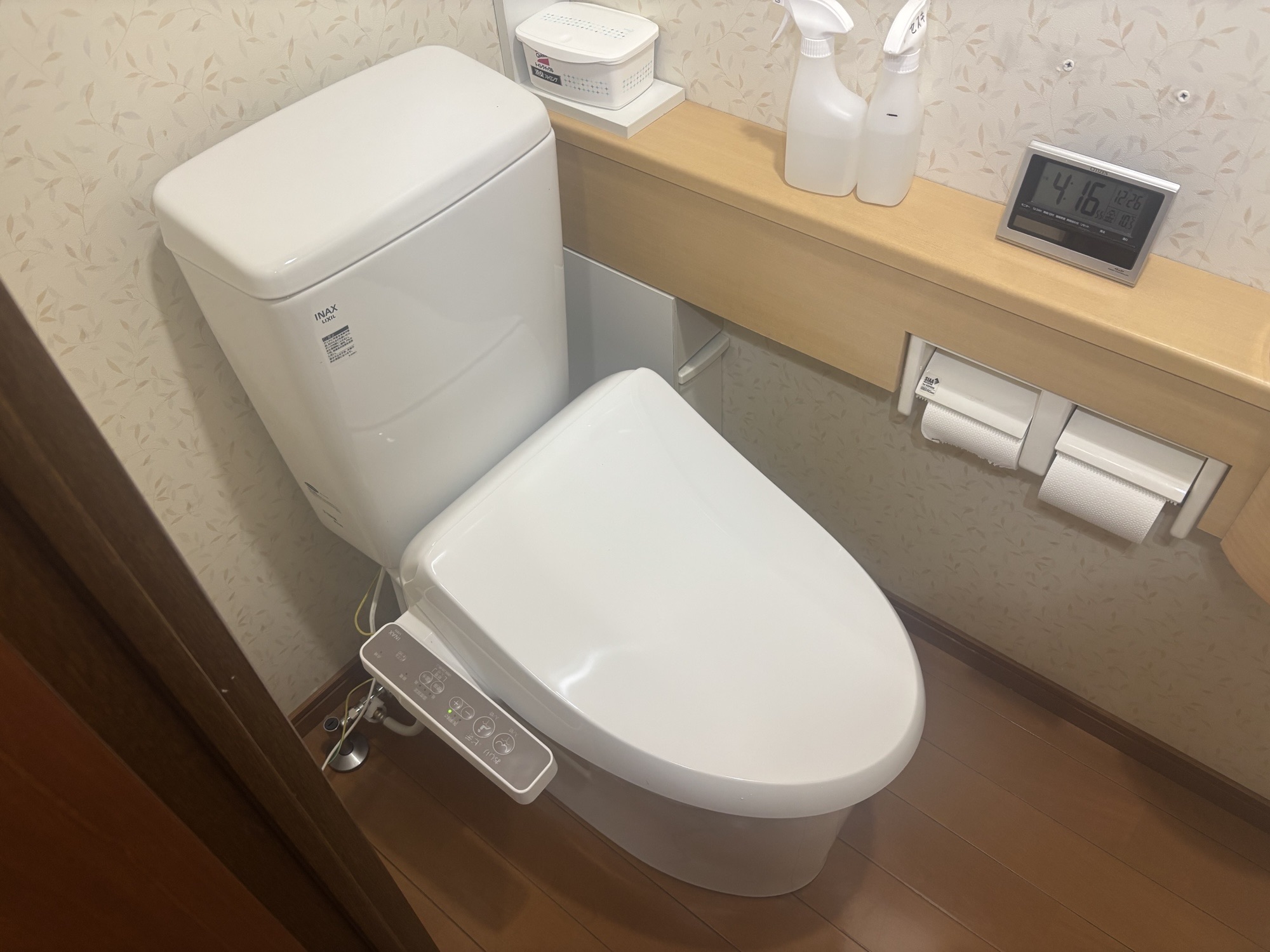 大分市H様邸トイレ交換　LIXILアメージュ便器リトイレ+CW-D11工事後写真