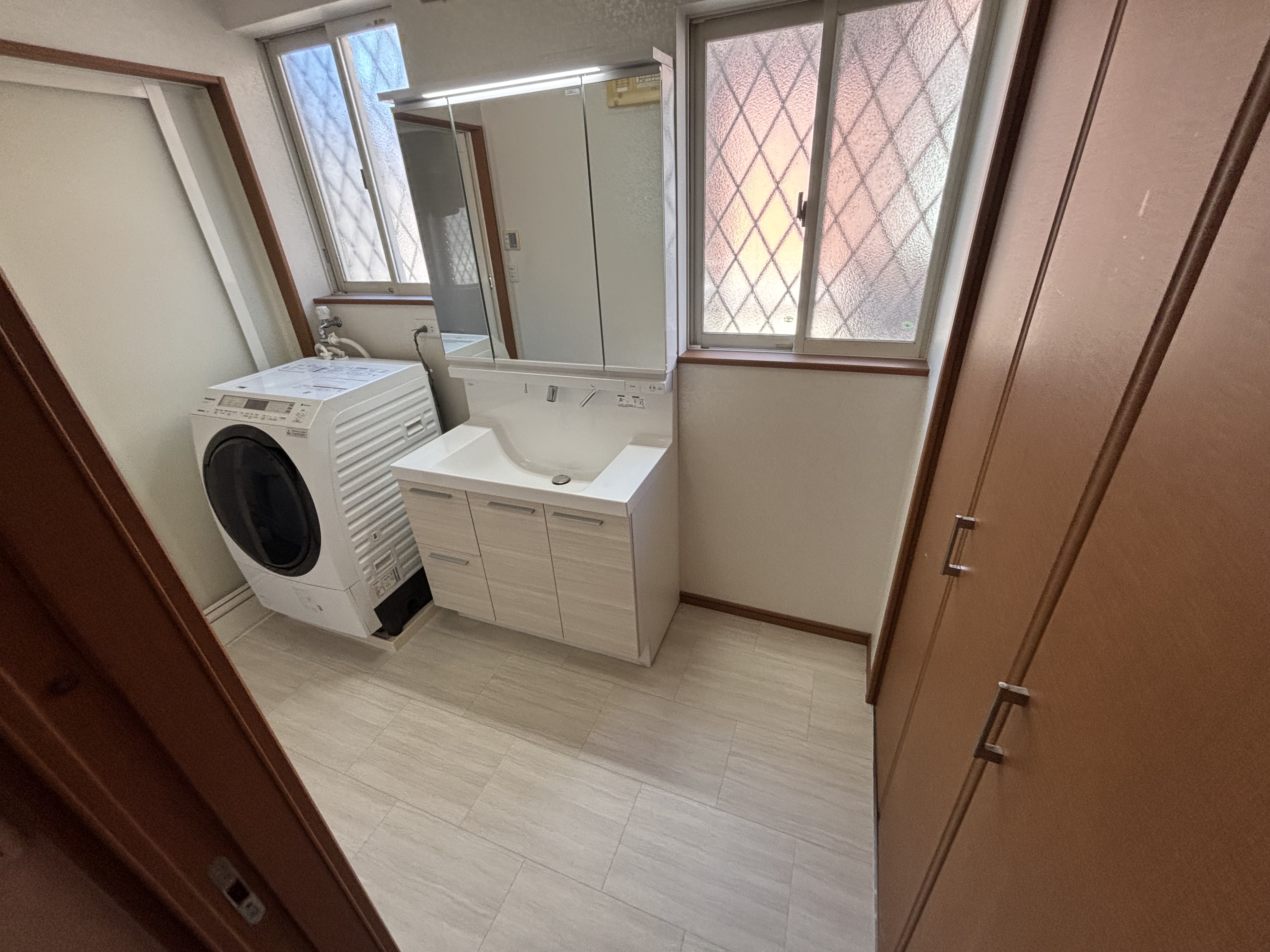 大分市W様邸洗面所改修工事 洗面台交換・床フロア張替工事後写真3