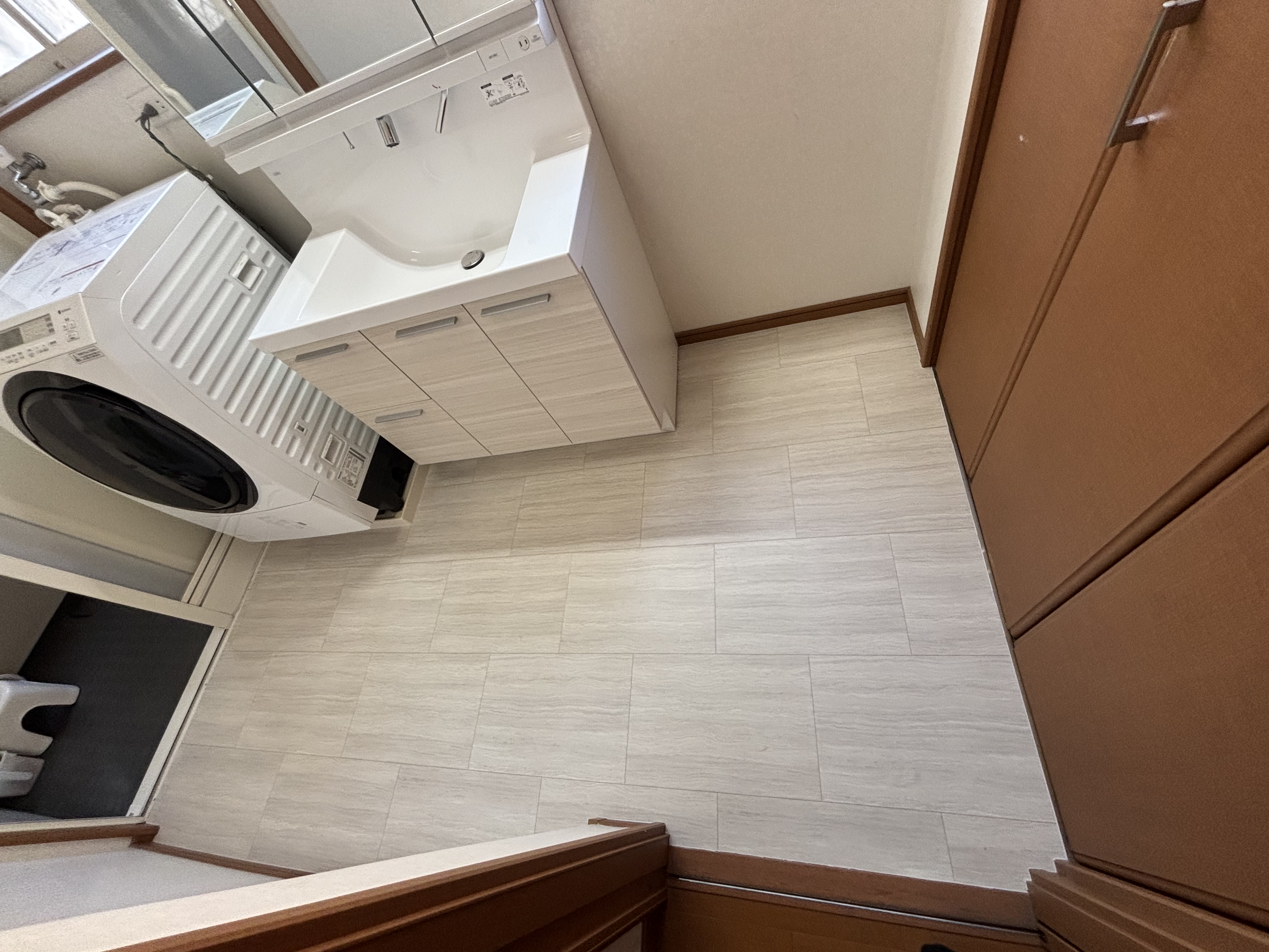 大分市W様邸洗面所改修工事 洗面台交換・床フロア張替工事後写真2