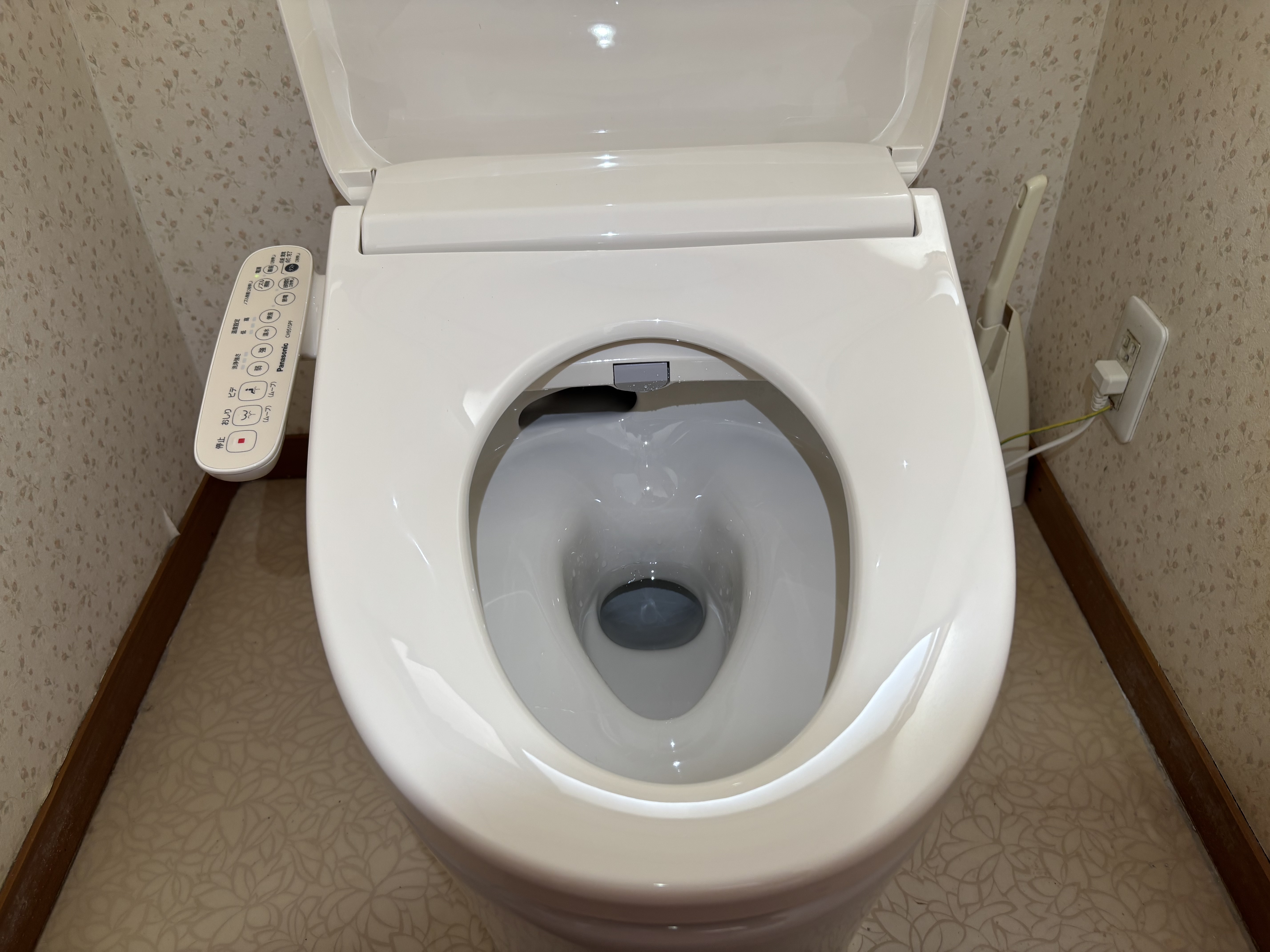 大分市M様邸トイレ交換　即日交換対応！工事後写真2