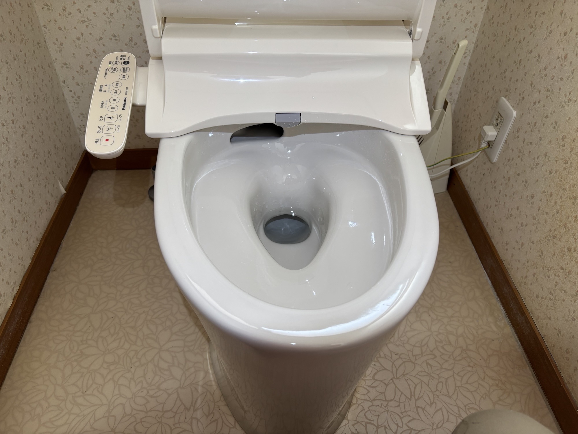大分市M様邸トイレ交換　即日交換対応！工事後写真3