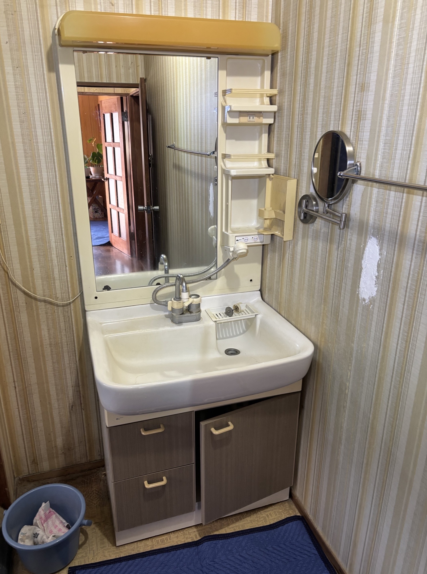 大分市I様邸洗面化粧台交換・温水洗浄便座交換工事前写真