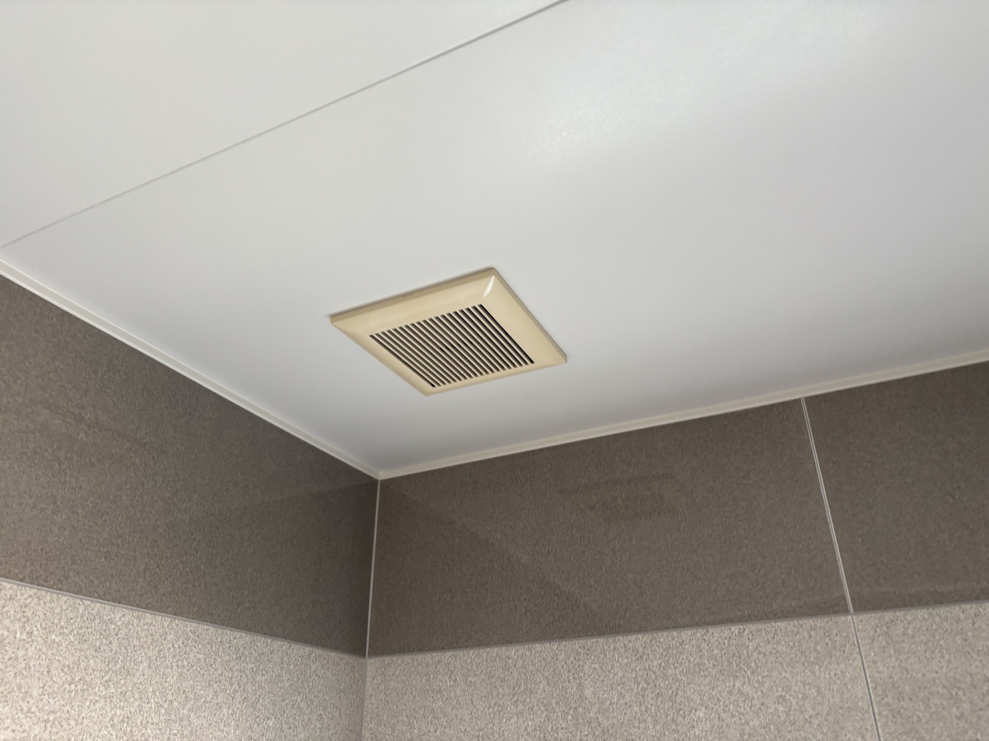 大分市K様邸浴室換気扇交換工事前写真2