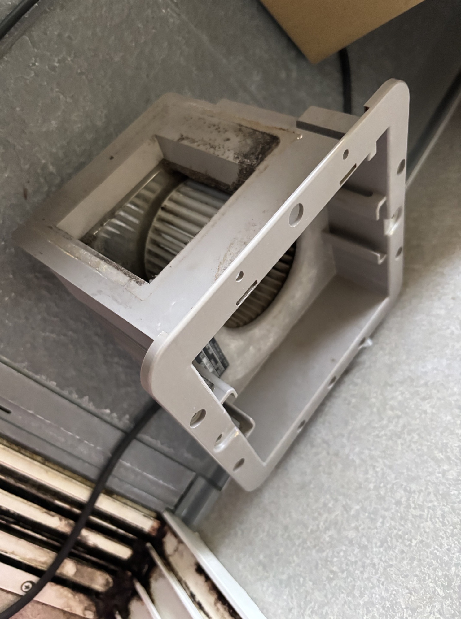 大分市K様邸浴室換気扇交換工事イメージ01