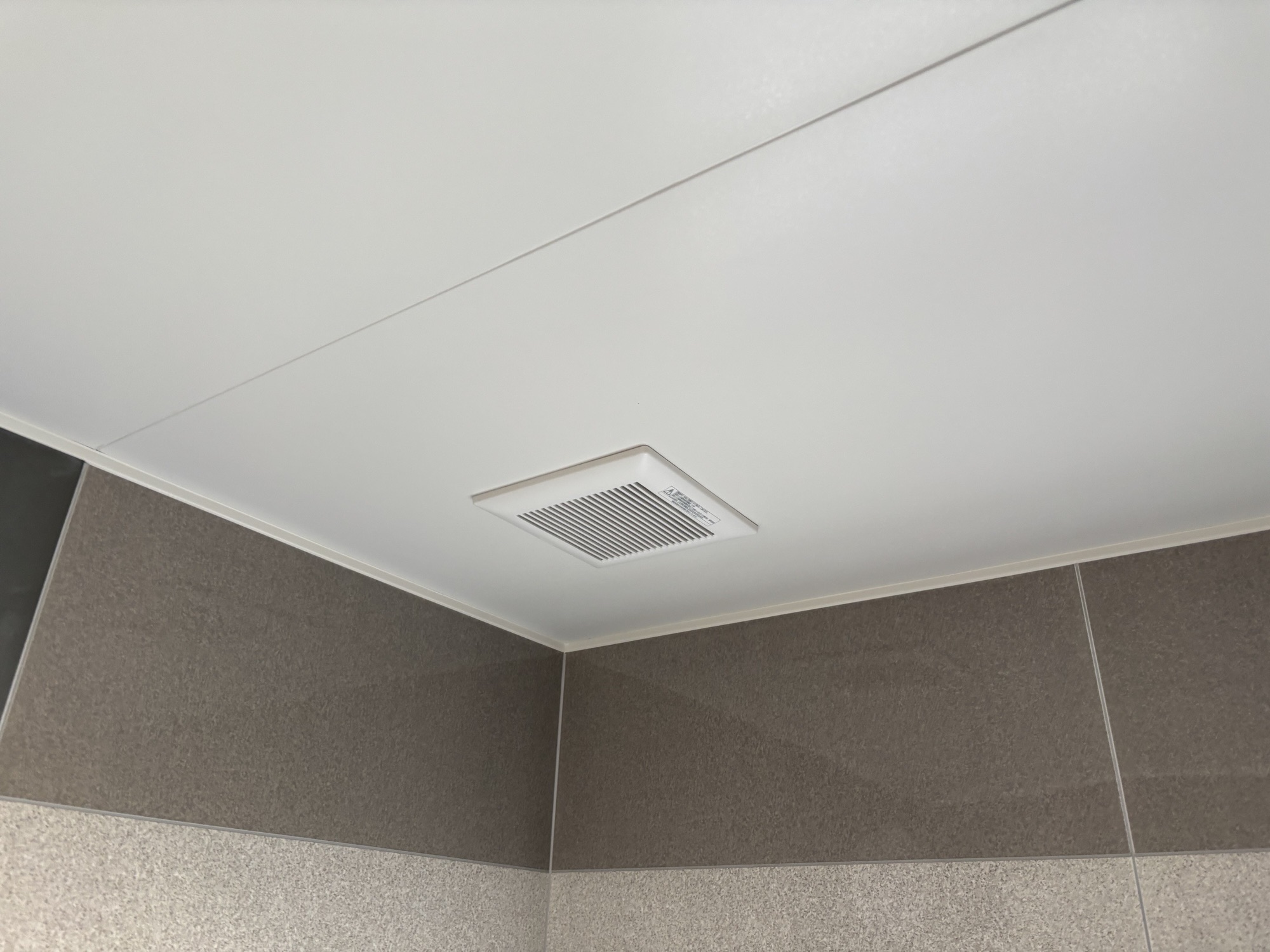 大分市K様邸浴室換気扇交換工事後写真2