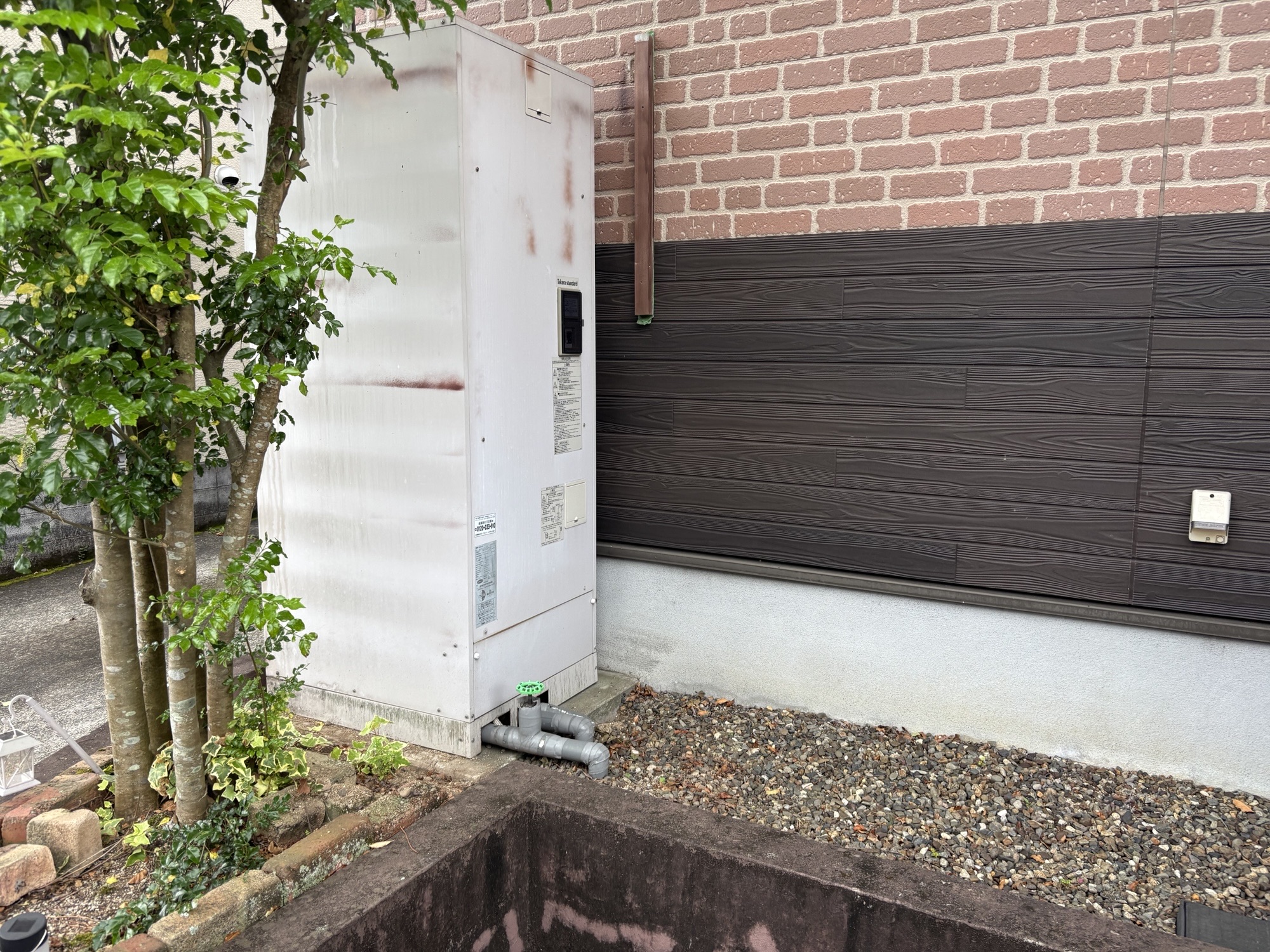 由布市挾間町N様邸電気温水器~エコキュート交換工事前写真