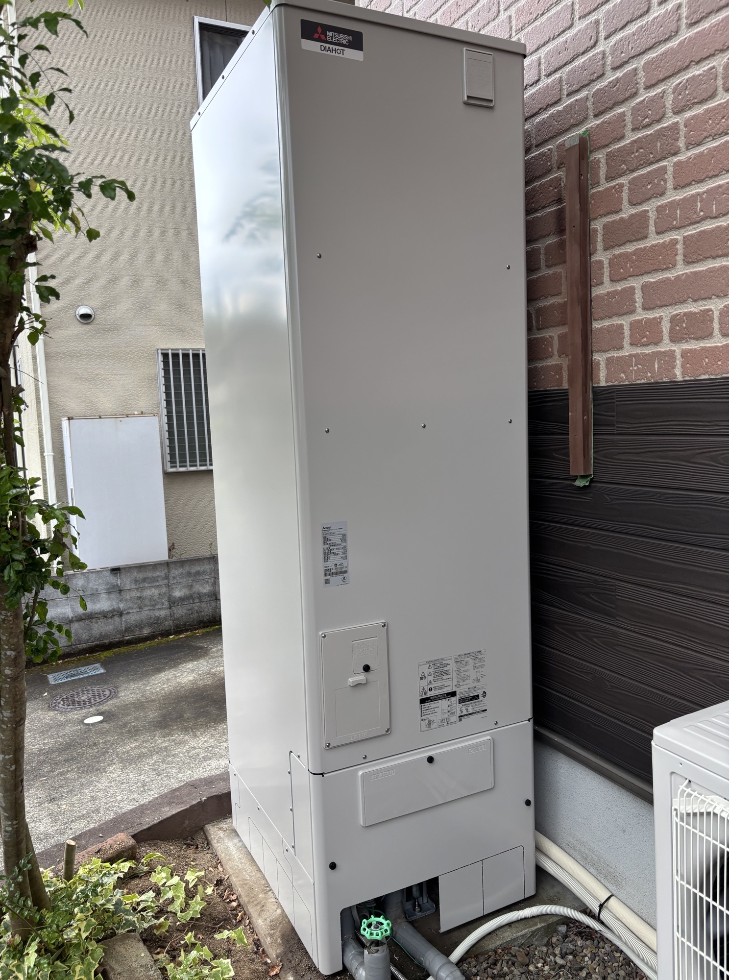 由布市挾間町N様邸電気温水器~エコキュート交換工事後写真