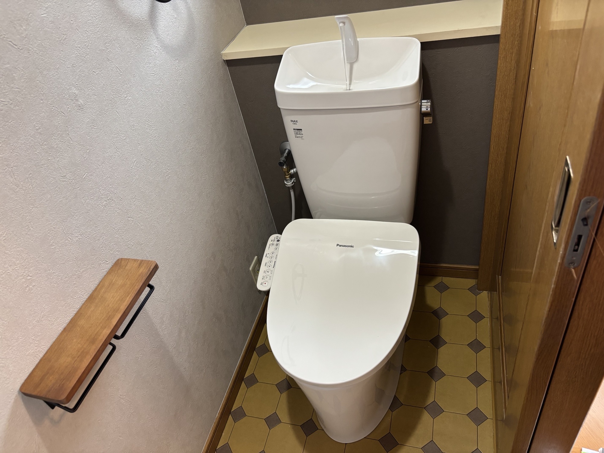 大分市E様邸トイレ交換工事後写真