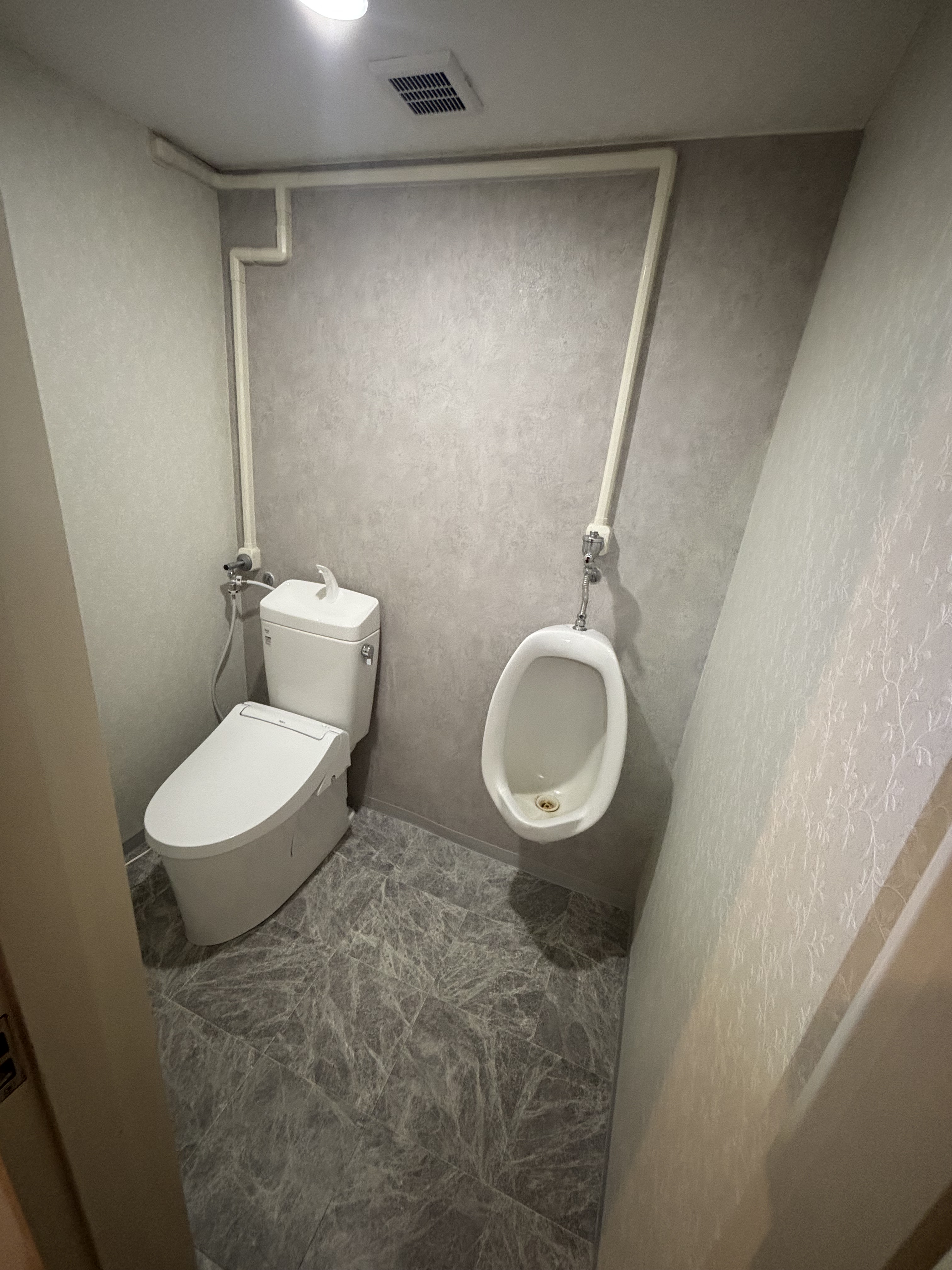 大分市I様邸トイレリフォーム　洋便器交換、内装パック、換気口交換工事後写真